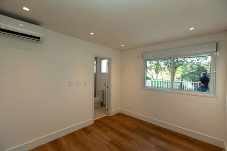 Apartamento à venda com 300m², 3 quartos e 3 vagas Apartamento à venda com 300m², 3 quartos e 3 vagasSuíte