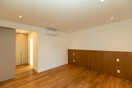 Apartamento à venda com 300m², 3 quartos e 3 vagas Apartamento à venda com 300m², 3 quartos e 3 vagasSuíte 3