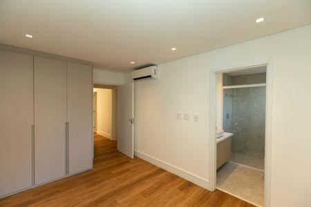 Apartamento à venda com 300m², 3 quartos e 3 vagas Apartamento à venda com 300m², 3 quartos e 3 vagasSuíte