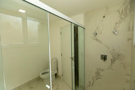 Apartamento à venda com 300m², 3 quartos e 3 vagas Apartamento à venda com 300m², 3 quartos e 3 vagasBanheiro da Suíte 3