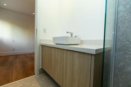 Apartamento à venda com 300m², 3 quartos e 3 vagas Apartamento à venda com 300m², 3 quartos e 3 vagasBanheiro da Suíte