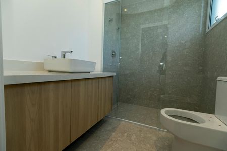 Apartamento à venda com 300m², 3 quartos e 3 vagas Apartamento à venda com 300m², 3 quartos e 3 vagasBanheiro da Suíte