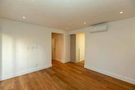 Apartamento à venda com 300m², 3 quartos e 3 vagas Apartamento à venda com 300m², 3 quartos e 3 vagasSuíte 3