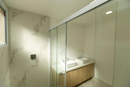 Apartamento à venda com 300m², 3 quartos e 3 vagas Apartamento à venda com 300m², 3 quartos e 3 vagasBanheiro da Suíte 3