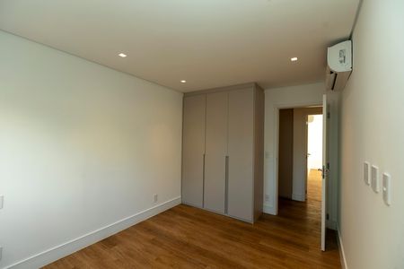 Apartamento à venda com 300m², 3 quartos e 3 vagas Apartamento à venda com 300m², 3 quartos e 3 vagasSuíte