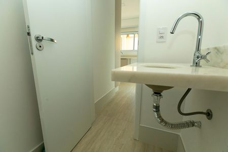 Apartamento à venda com 300m², 3 quartos e 3 vagas Apartamento à venda com 300m², 3 quartos e 3 vagasBanheiro de serviço