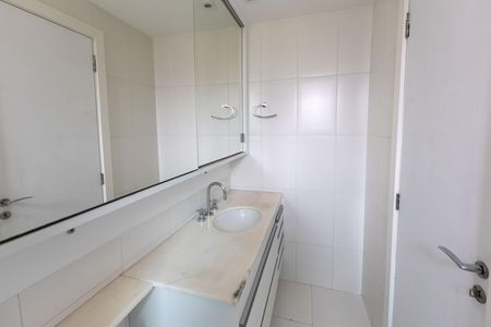 Apartamento para alugar com 153m², 4 quartos e 3 vagas Apartamento para alugar com 153m², 4 quartos e 3 vagasBanheiro da Suíte 2