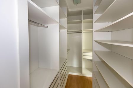 Apartamento para alugar com 153m², 4 quartos e 3 vagas Apartamento para alugar com 153m², 4 quartos e 3 vagasCloset da Suíte 1