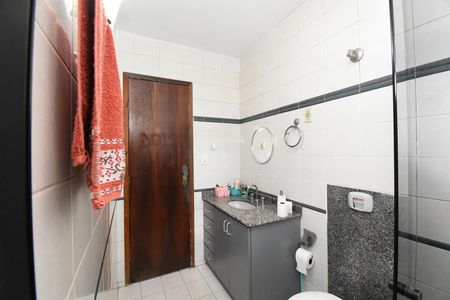Casa à venda com 700m², 5 quartos e 6 vagasBanheiro 2