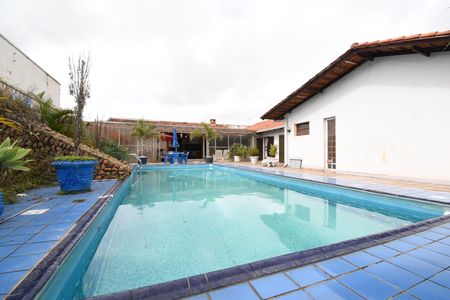 Casa à venda com 700m², 5 quartos e 6 vagasÁrea externa -  Piscina