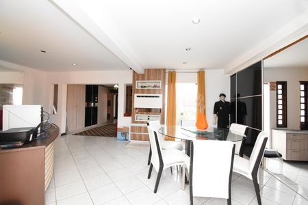 Casa à venda com 700m², 5 quartos e 6 vagasSala 2