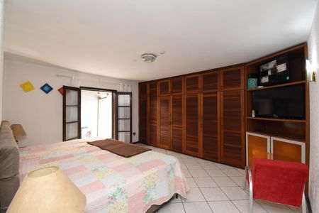 Casa à venda com 700m², 5 quartos e 6 vagasSuíte