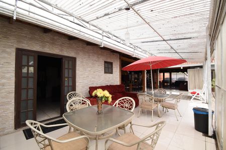 Casa à venda com 700m², 5 quartos e 6 vagasÁrea gourmet