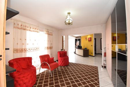 Casa à venda com 700m², 5 quartos e 6 vagasSala