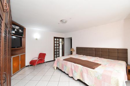 Casa à venda com 700m², 5 quartos e 6 vagasSuíte