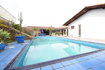 Casa à venda com 700m², 5 quartos e 6 vagasÁrea externa -  Piscina