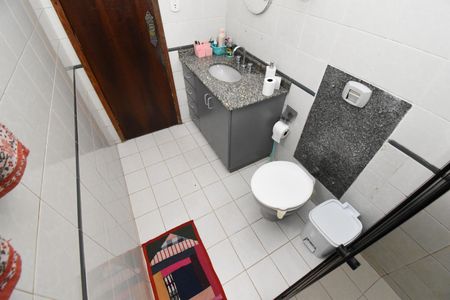 Casa à venda com 700m², 5 quartos e 6 vagasBanheiro 2
