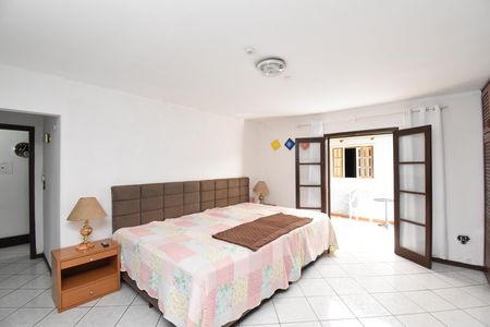 Casa à venda com 700m², 5 quartos e 6 vagasSuíte