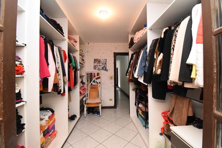Casa à venda com 700m², 5 quartos e 6 vagasCloset