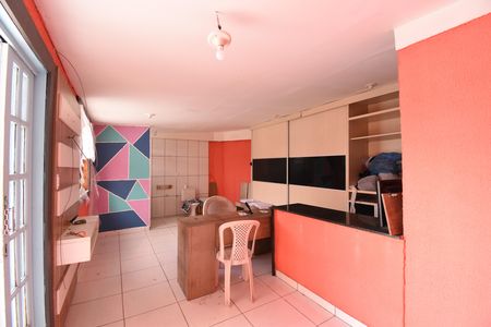 Casa à venda com 700m², 5 quartos e 6 vagasCasa Externa