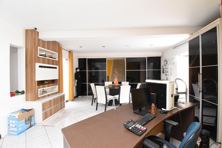 Sala 2 de casa à venda com 5 quartos, 700m² em Cajuru, Curitiba