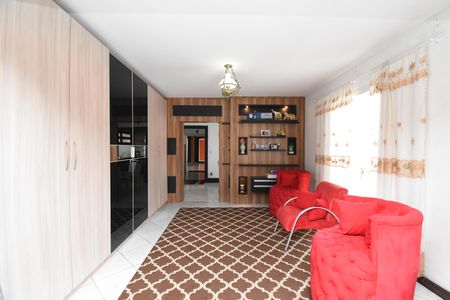 Casa à venda com 700m², 5 quartos e 6 vagasSala