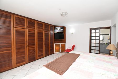 Casa à venda com 700m², 5 quartos e 6 vagasSuíte