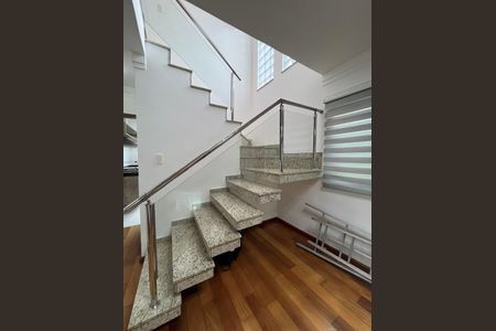 Casa para alugar com 250m², 4 quartos e 4 vagasDetalhe da Sala