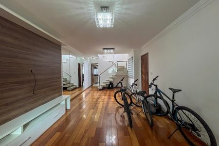 Sala de casa para alugar com 4 quartos, 250m² em Vila Dom Pedro I, São Paulo