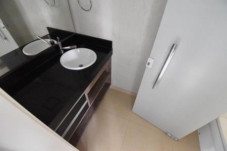 Casa de condomínio para alugar com 123m², 2 quartos e 1 vagaBanheiro da Suíte 2