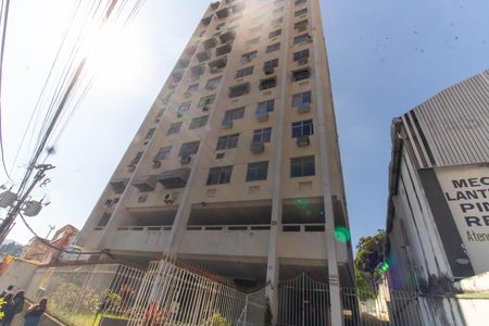 Apartamento à venda com 75m², 2 quartos e 1 vaga Apartamento à venda com 75m², 2 quartos e 1 vagaFachada