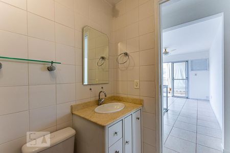Banheiro de apartamento à venda com 3 quartos, 120m² em Centro, Niterói