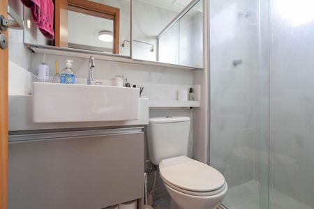 Apartamento à venda com 50m², 2 quartos e 2 vagasBanheiro da suíte 