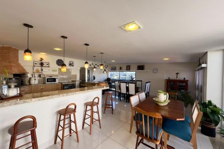 Apartamento à venda com 267m², 4 quartos e 2 vagas