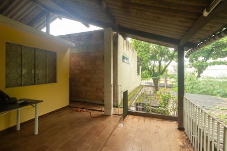 Casa para alugar com 100m², 3 quartos e 1 vaga Casa para alugar com 100m², 3 quartos e 1 vagaVaranda