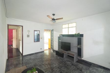 Casa para alugar com 100m², 3 quartos e 1 vaga Casa para alugar com 100m², 3 quartos e 1 vagaSala