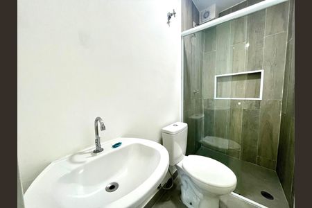 Banheiro de casa de condomínio para alugar com 1 quarto, 45m² em Vila Anglo Brasileira, São Paulo