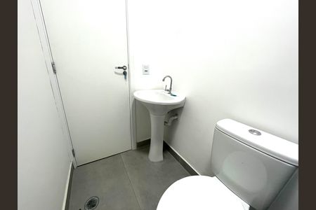 Banheiro de casa de condomínio para alugar com 1 quarto, 45m² em Vila Anglo Brasileira, São Paulo