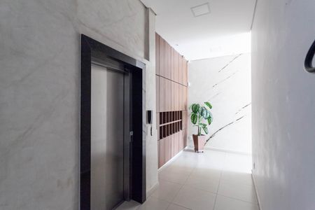 Apartamento à venda com 85m², 2 quartos e 2 vagas Apartamento à venda com 85m², 2 quartos e 2 vagasHall social