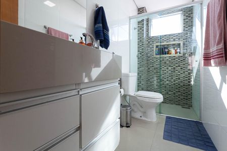 Apartamento à venda com 85m², 2 quartos e 2 vagas Apartamento à venda com 85m², 2 quartos e 2 vagasBanheiro social