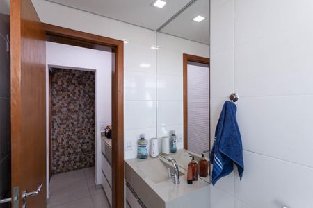 Apartamento à venda com 85m², 2 quartos e 2 vagas Apartamento à venda com 85m², 2 quartos e 2 vagasBanheiro social