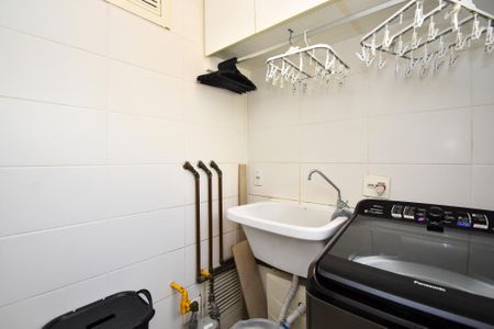 Apartamento à venda com 89m², 2 quartos e 2 vagas Apartamento à venda com 89m², 2 quartos e 2 vagaslavanderia