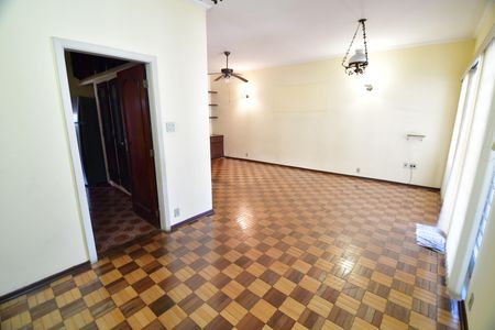 Casa para alugar com 280m², 4 quartos e 2 vagasSala