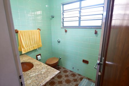 Casa para alugar com 280m², 4 quartos e 2 vagasBanheiro Social