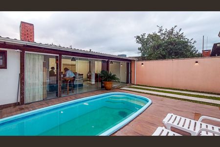 Casa para alugar com 200m², 3 quartos e 4 vagas Casa para alugar com 200m², 3 quartos e 4 vagasPiscina