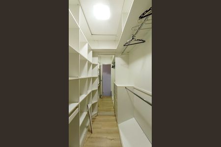 Casa para alugar com 200m², 3 quartos e 4 vagas Casa para alugar com 200m², 3 quartos e 4 vagasCloset