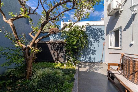 Casa à venda com 252m², 3 quartos e 4 vagasQuintal / Jardim
