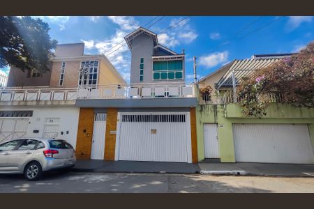 Casa à venda com 252m², 3 quartos e 4 vagasFachada
