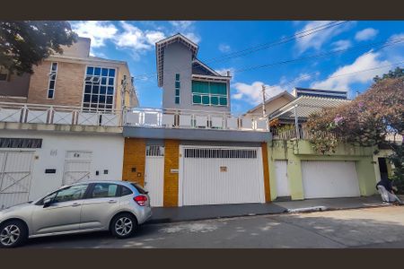 Casa à venda com 252m², 3 quartos e 4 vagasFachada