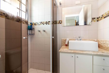 Casa à venda com 252m², 3 quartos e 4 vagasBanheiro da Suíte 2
